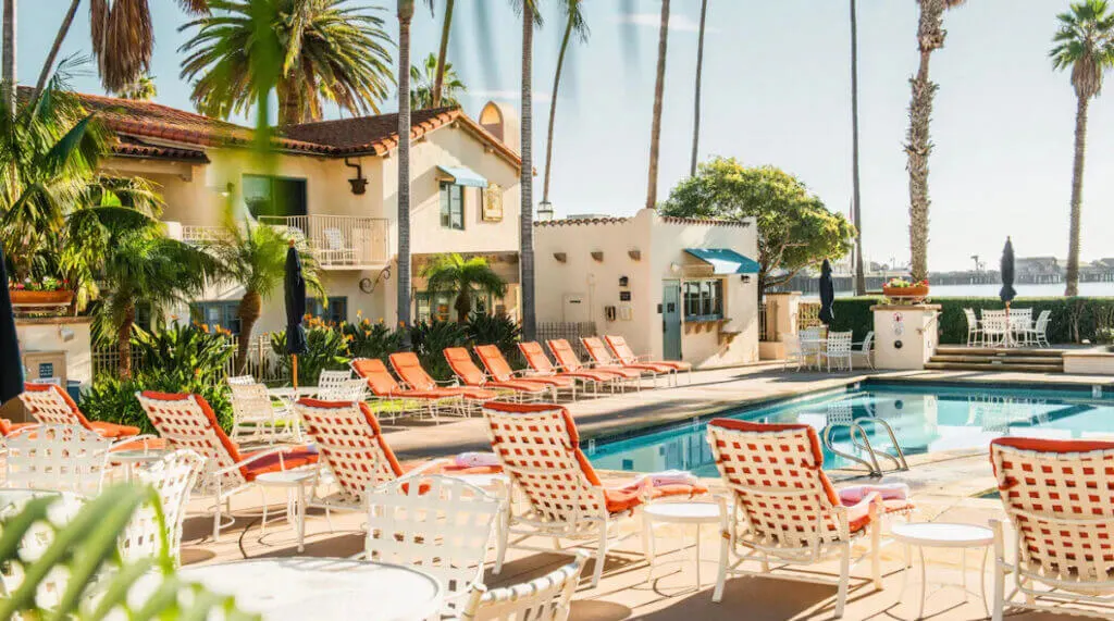 Oceanside pool views at Harbor View Inn