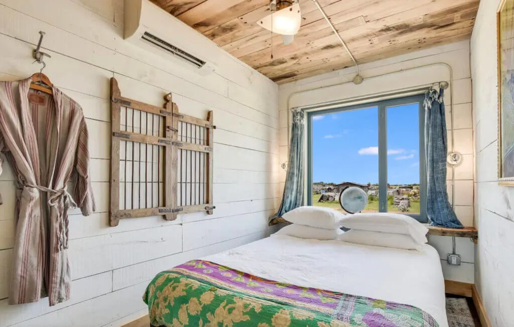 The FlopHouze cool lodging in Texas