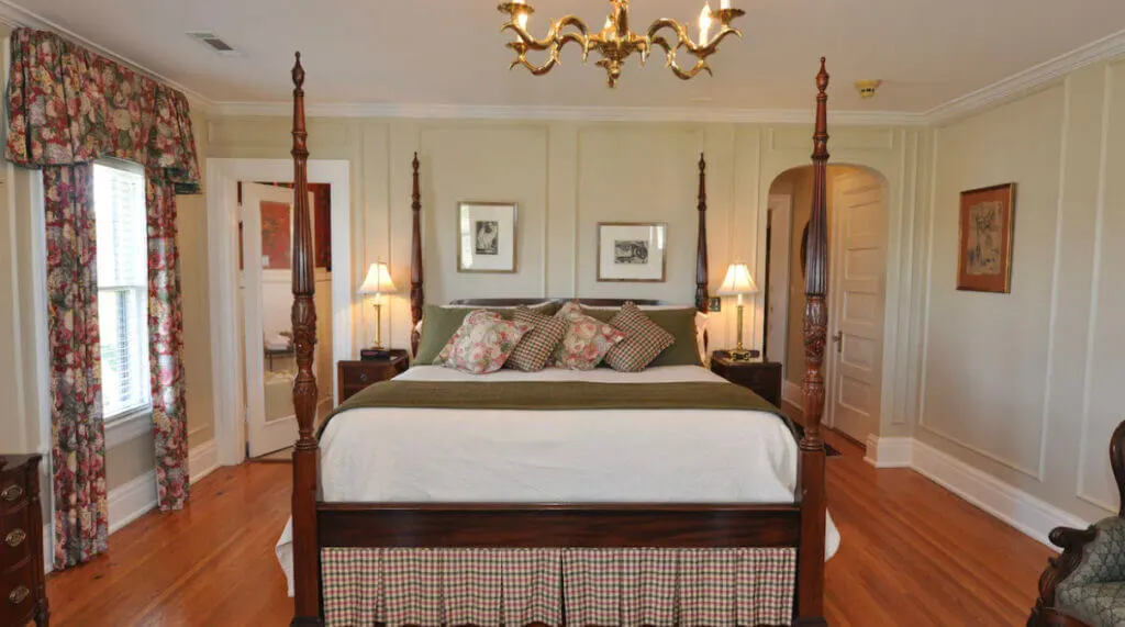 One of the unique places to stay in Chattanooga Tennessee Bluff View Inn