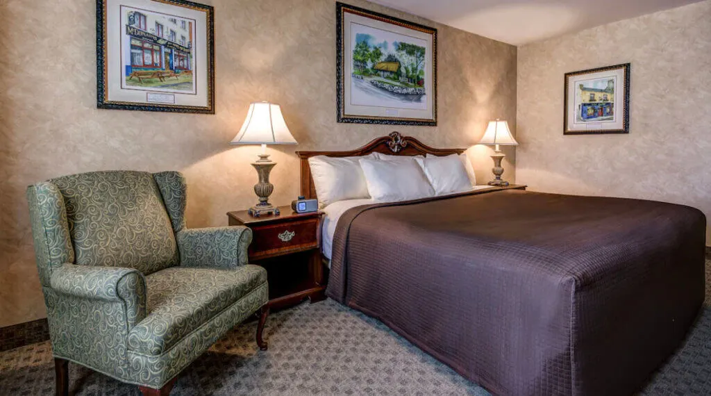 Classic looking room at unique place to stay in Galea Il Irish Cottage Inn & Suites