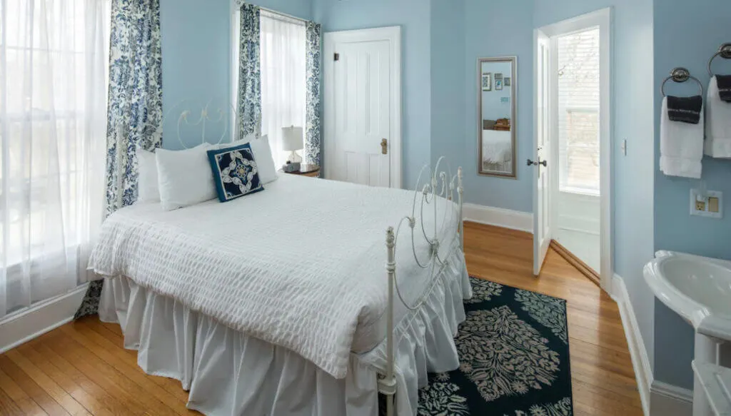 Aldrich Guest House room interior Galena, Il