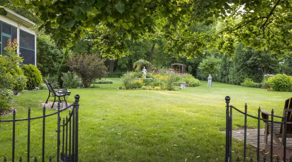 The garden at unique place to stay in Galena Il Aldrich Guest House