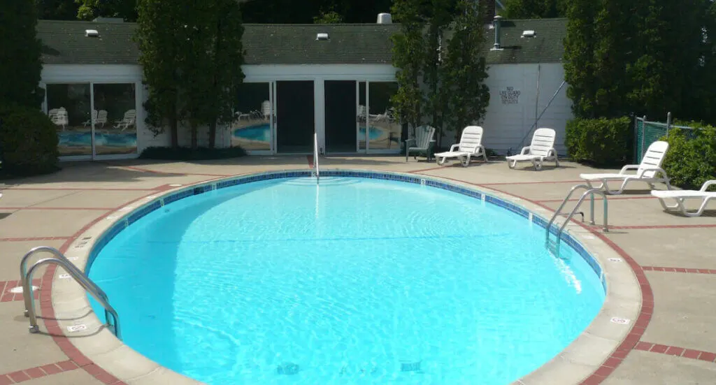 Outdoor pool at unique hotel Colonial Inn