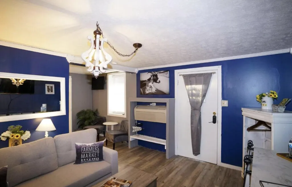 Room interior at Nacura Ranch, Berea Kentucky
