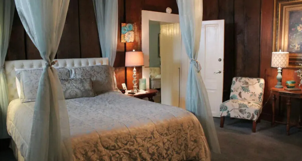 Unique romantic getaways in Kentucky, the Jailhouse Inn in Bardstown