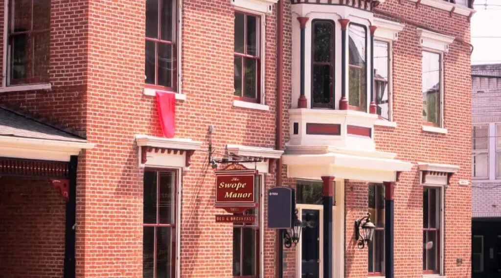 Historical exterior of Gettysburg unique lodging Swope Inn