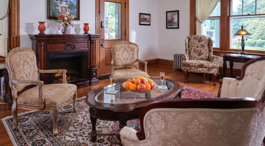 Lounge at Keystone Inn Bed & Breakfast, Gettysburg PA