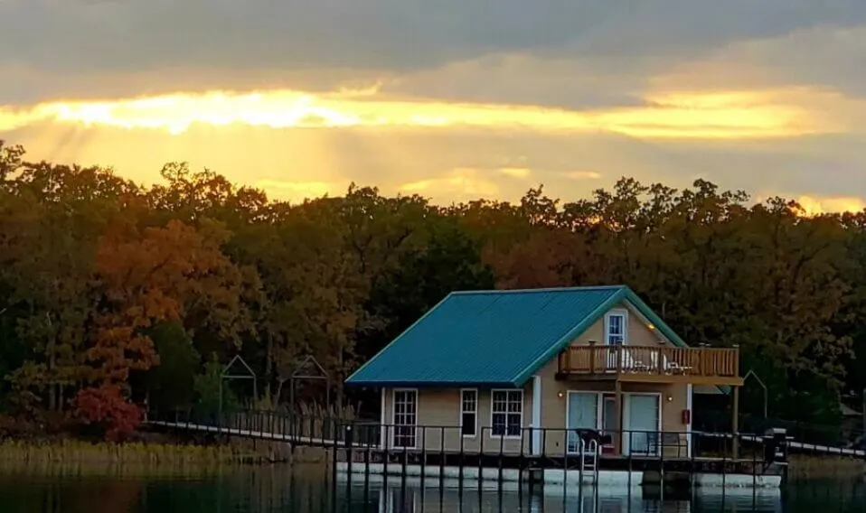 The sunsets over cool Oklahoma lodgings Lake Murray Floating Cabins