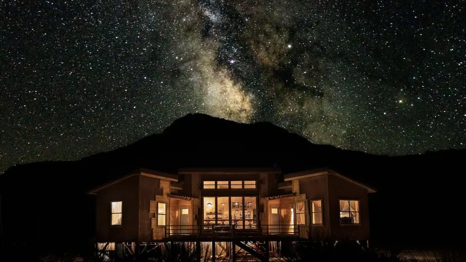 star-filled night sky at Boca de La Roca Private Mountain Lodge Texas