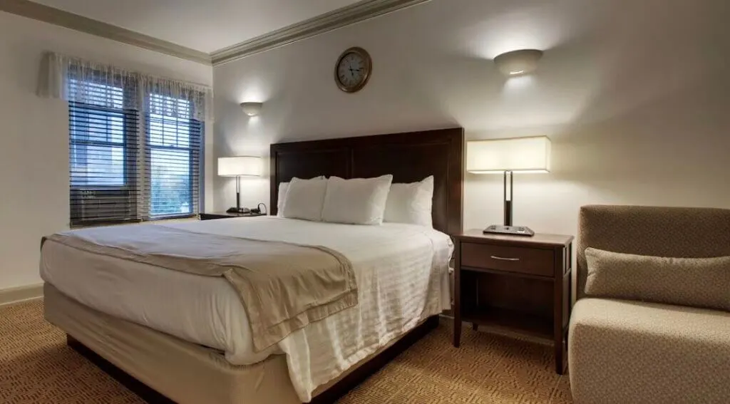 spacious hotel room at The Knickerbocker