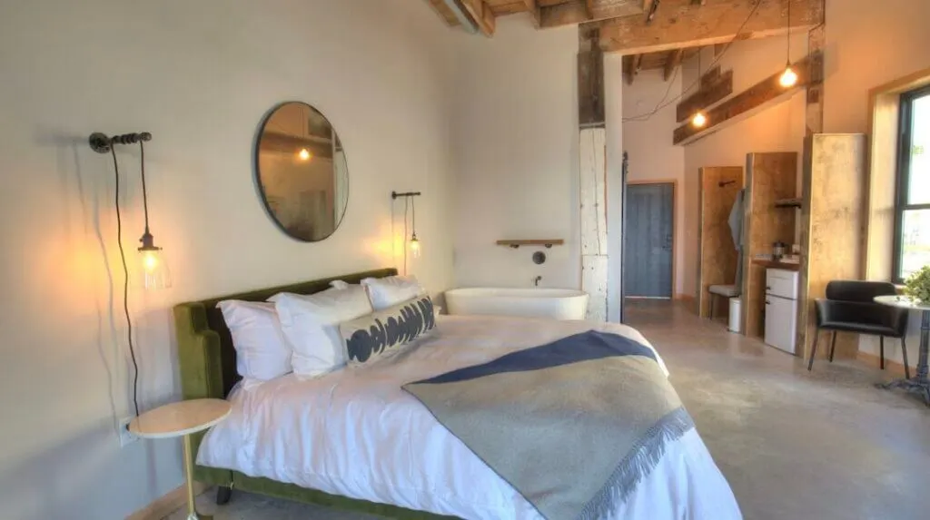 one of the most unique hotels in astoria oregon hotel room at the Bowline Hotel