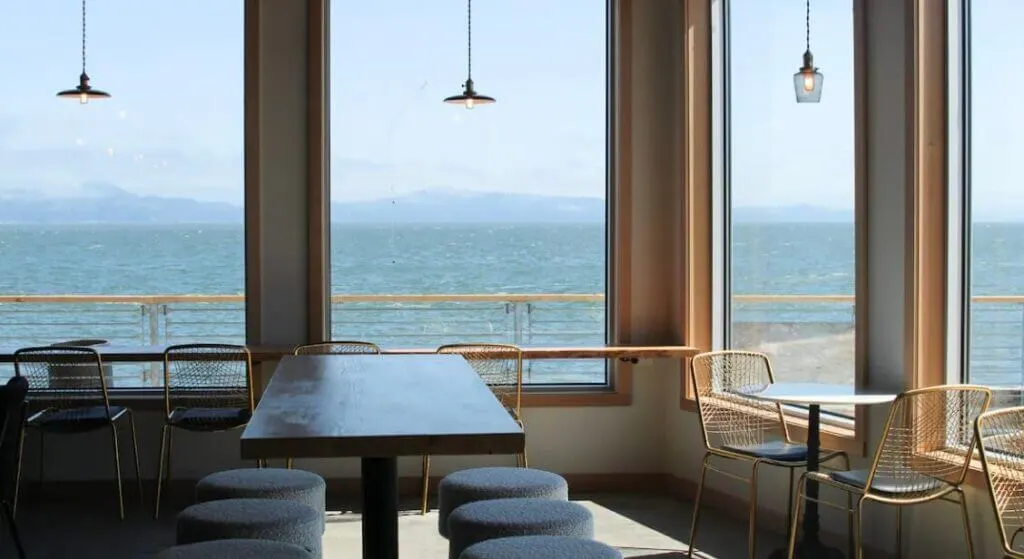 dining area and restaurant at Bowline Hotel Astoria on the Oregon Coast