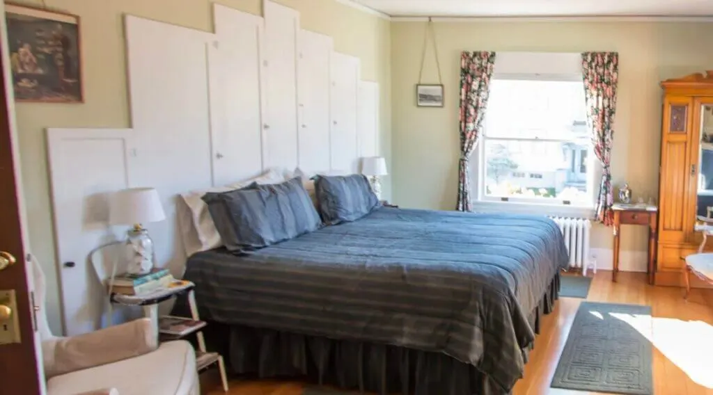 Cute B&B room at Rose River Inn B&B with fun decoration and queen size bed