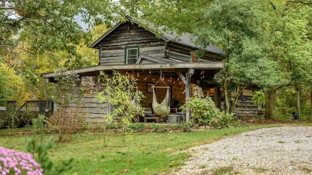 Brown County cabin on VRBO outside Nashville IN Helmsberg Homestead