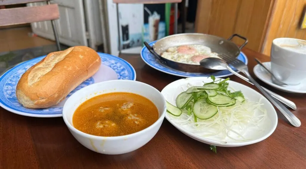 Dalat things to do and eat for breakfast Bánh Mì Xíu