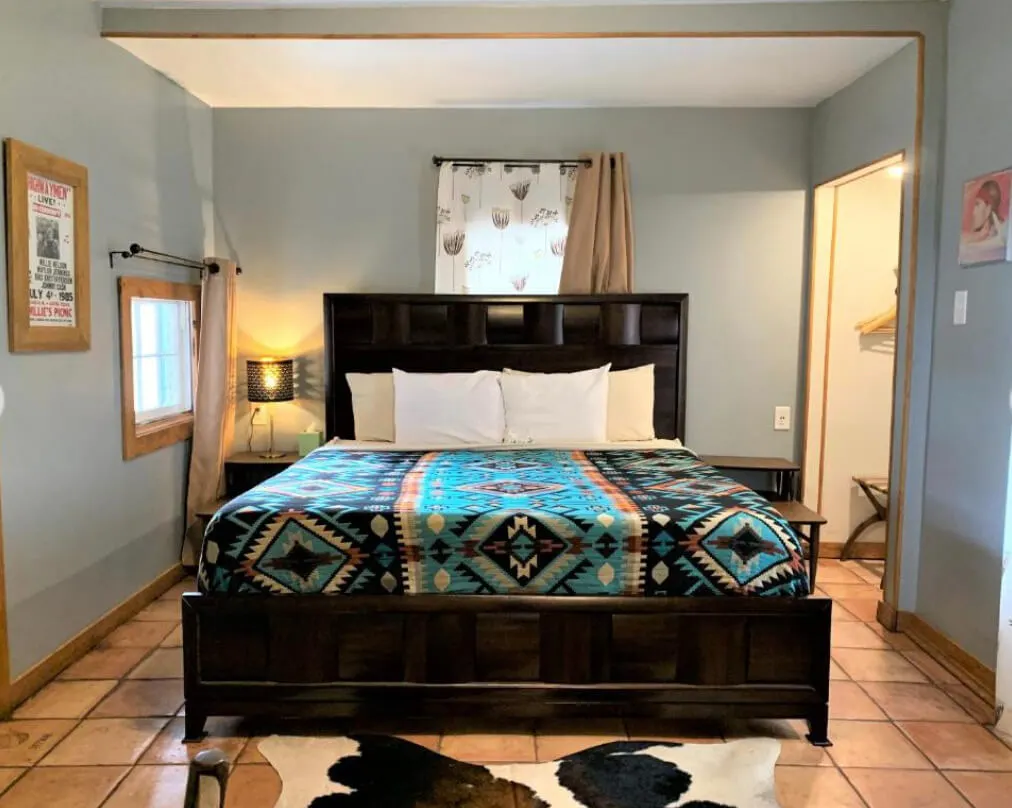 Hotel Kiltsmiller on main Fredericksburg