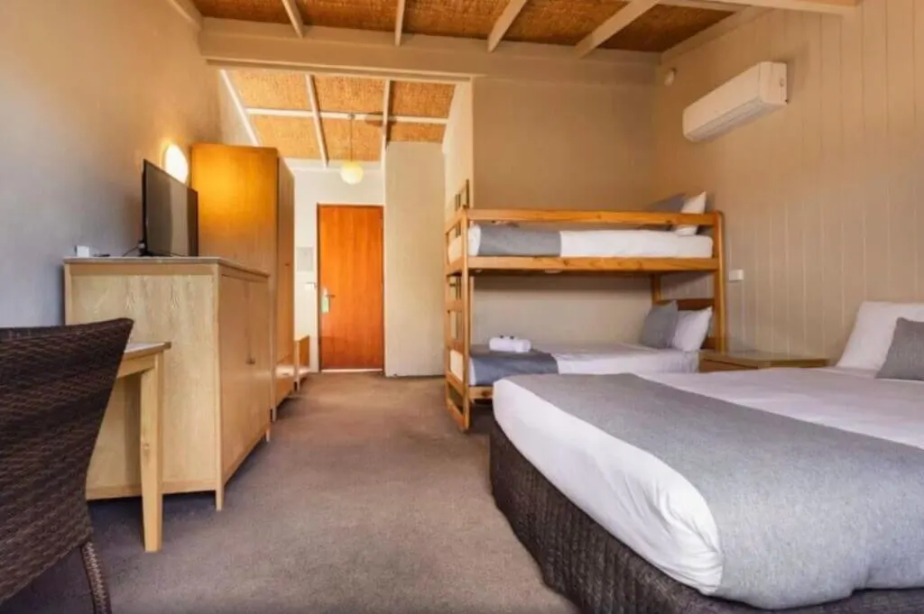 Torquay Hotel Motel famiyl room