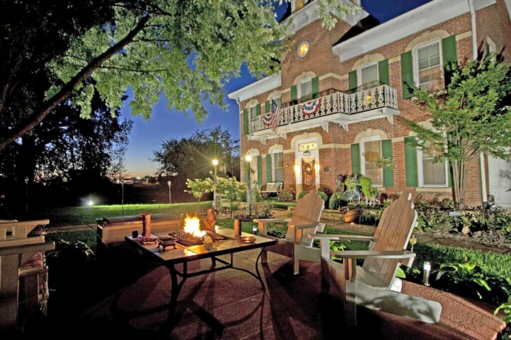 vloran B&B illinois unique historic stay