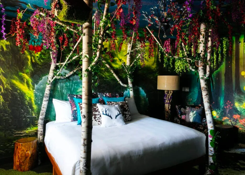 Forbidden forest room salem 