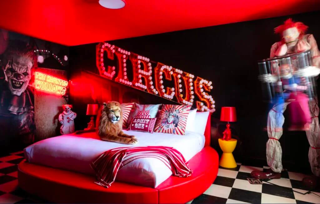 Haunted Circus room salem ma 