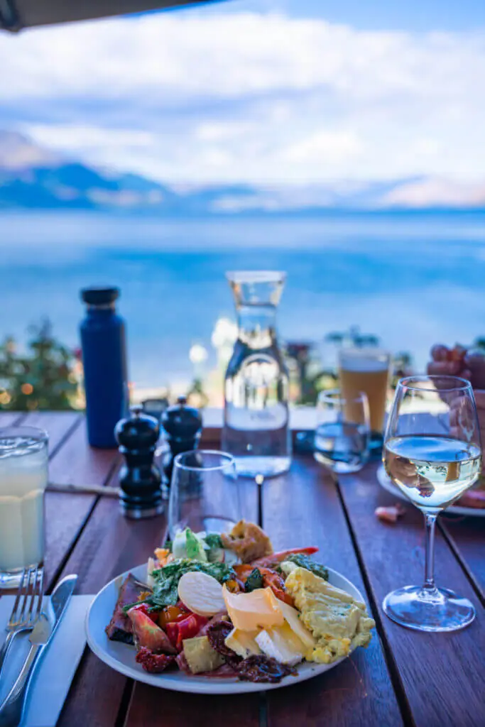 TSS Earnslaw cruise Buffet dinner water peak station dinner buffet. Lake Wakatipu