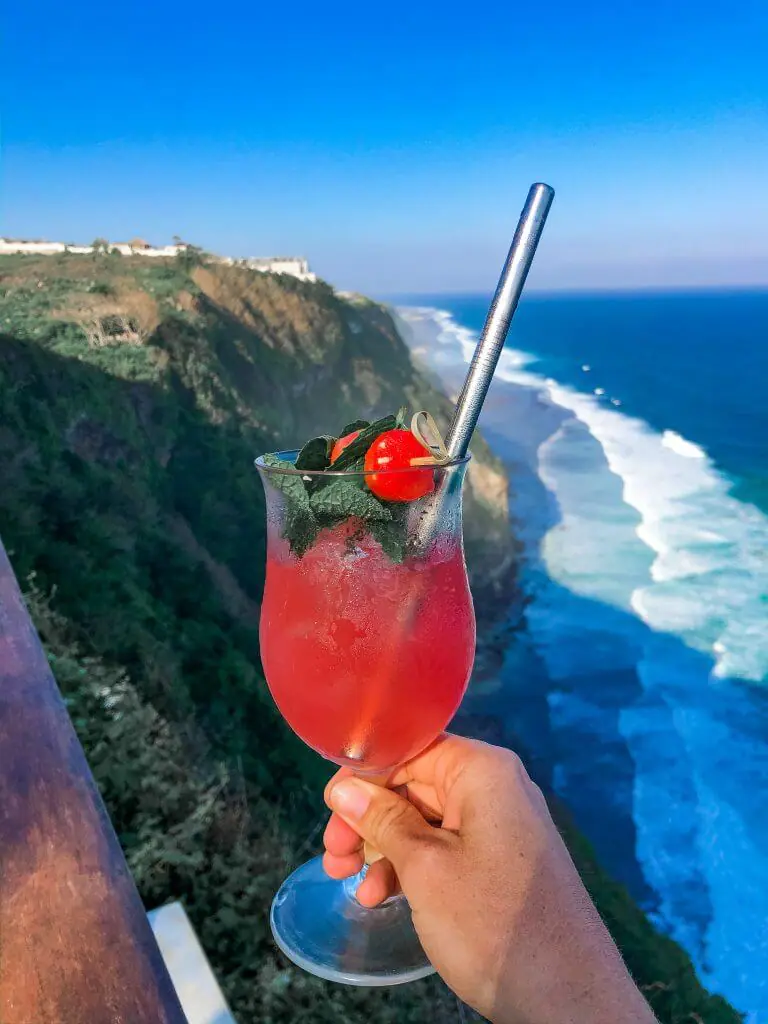 uluwaut cliff bar