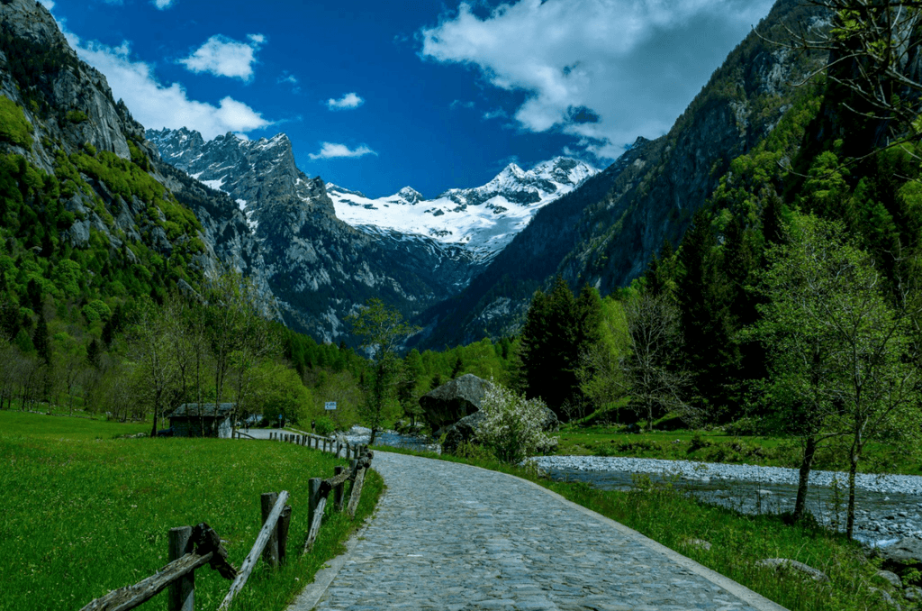 Val di Mello, Italy: Huge Granite Cliffs Around a Little Alpine Valley