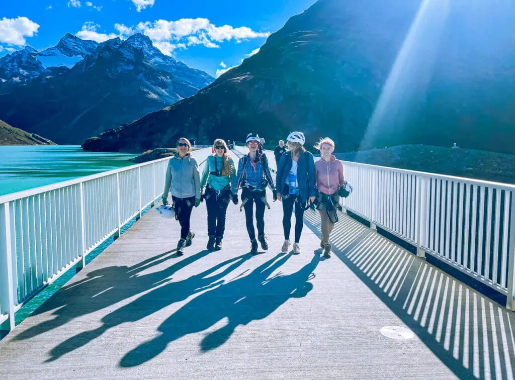 Silvretta-stausee reservoir hiking group