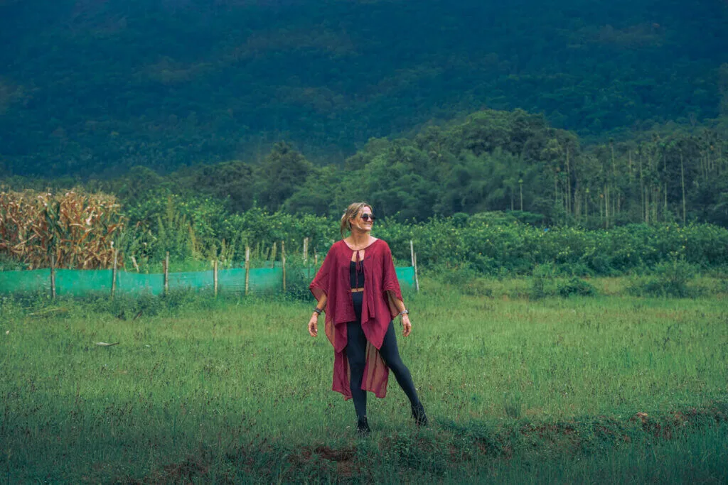 how to pack clothes lor long term travel - black leggings tops, and kimono