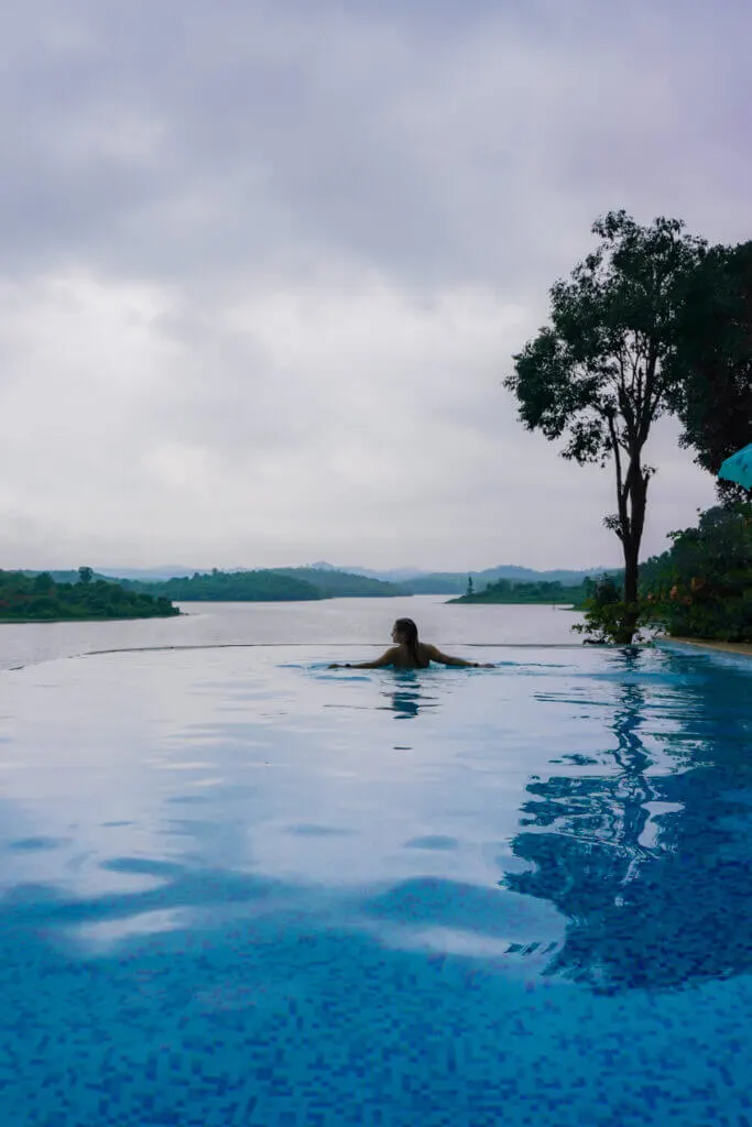 Amazing infinity pool view Lake Rose Resort Karapuzha Reservoir