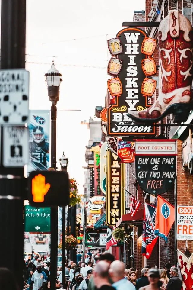 Bustling streets Nashville - Nashville captions for instagram nashville quotes